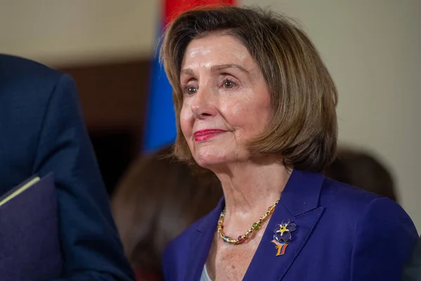 ARMENIA, YEREVAN: 18 Eylül 2022 ABD Meclis Başkanı Nancy Pelosi, Ermeni Ulusal Meclis Başkanı Alen Simonyan ile görüşmesi sonrasında basın mensuplarına konuştu.