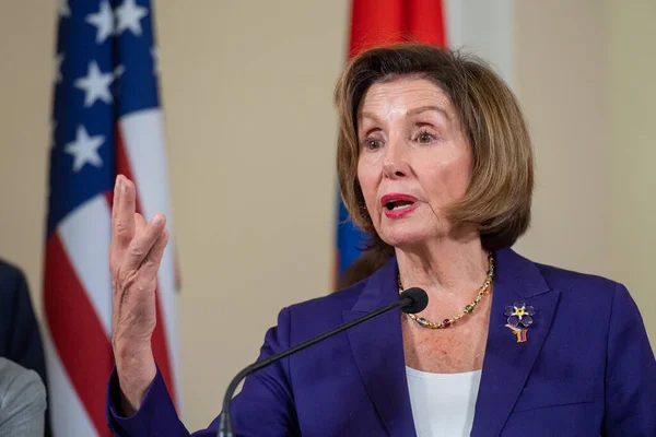 ARMENIA, YEREVAN: 18 Eylül 2022 ABD Meclis Başkanı Nancy Pelosi, Ermeni Ulusal Meclis Başkanı Alen Simonyan ile görüşmesi sonrasında basın mensuplarına konuştu.