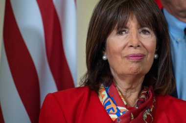 ARMENİYA, YEREVAN: 18 Eylül 2022 ABD Temsilcisi Jackie Speier, ABD Meclis Başkanı Nancy Pelosi 'nin Ermeni Ulusal Meclis Başkanı Alen Simonyan ile Erivan, Ermenistan' da yaptığı toplantı sonrasında verdiği brifingde,.