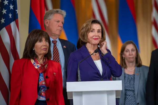 ARMENIA, YEREVAN: 18 Eylül 2022 ABD Meclis Başkanı Nancy Pelosi, Ermeni Ulusal Meclis Başkanı Alen Simonyan ile görüşmesi sonrasında basın mensuplarına konuştu.