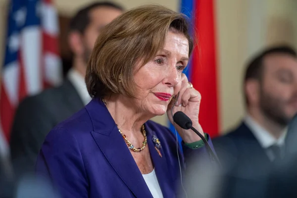 ARMENIA, YEREVAN: 18 Eylül 2022 ABD Meclis Başkanı Nancy Pelosi, Ermeni Ulusal Meclis Başkanı Alen Simonyan ile görüşmesi sonrasında basın mensuplarına konuştu.
