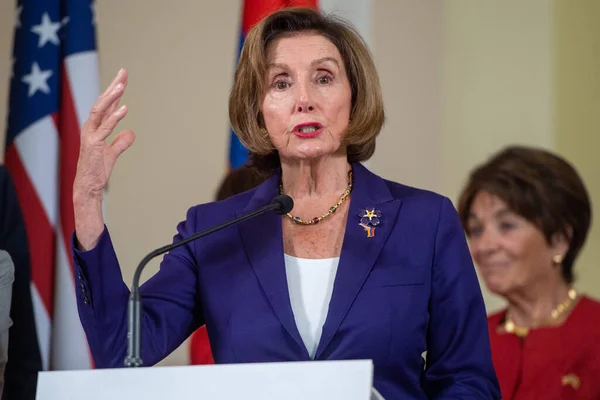 ARMENIA, YEREVAN: 18 Eylül 2022 ABD Meclis Başkanı Nancy Pelosi, Ermeni Ulusal Meclis Başkanı Alen Simonyan ile görüşmesi sonrasında basın mensuplarına konuştu.