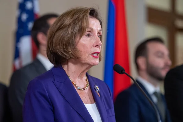 ARMENIA, YEREVAN: 18 Eylül 2022 ABD Meclis Başkanı Nancy Pelosi, Ermeni Ulusal Meclis Başkanı Alen Simonyan ile görüşmesi sonrasında basın mensuplarına konuştu.