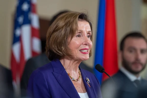 ARMENIA, YEREVAN: 18 Eylül 2022 ABD Meclis Başkanı Nancy Pelosi, Ermeni Ulusal Meclis Başkanı Alen Simonyan ile görüşmesi sonrasında basın mensuplarına konuştu.