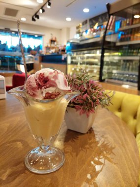 Böğürtlen ve limonlu dondurma