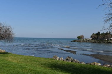 Nehrin denize döküldüğü bir yer.