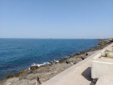 Güzel bir deniz manzarası.