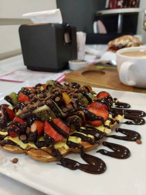 Kafedeki leziz Belçika waffle 'ı.