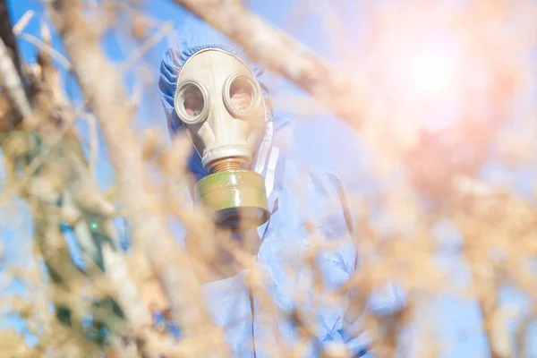 Ekologická Katastrofa Postapokalyptický Přeživší Plynové Masce Laboratorním Oblekem Science Fiction — Stock fotografie