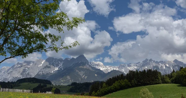 Paisaje rural en la Austria montañosa —  Fotos de Stock