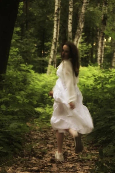 Beautiful Young Woman White Dress Run — 图库照片