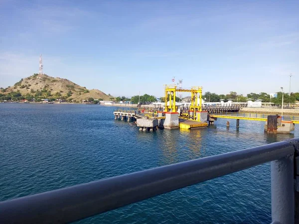 Sumbawa Tano 'nun fotoğrafındaki iskele kapısının resmi.