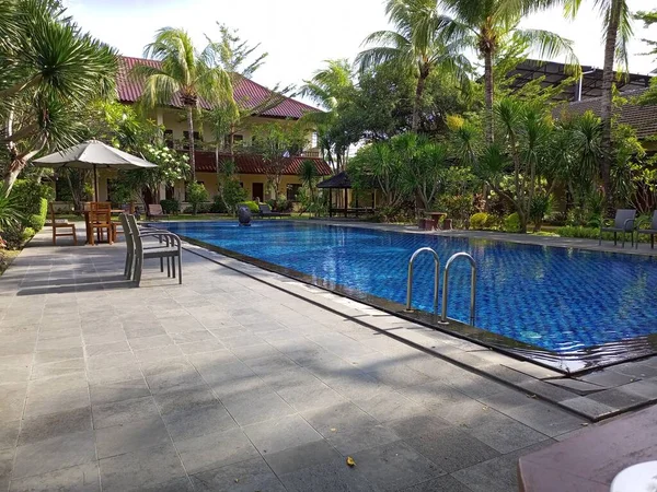 Batı Nusa Tenggara 'daki Lombok Garden Otel' de yüzme havuzu.