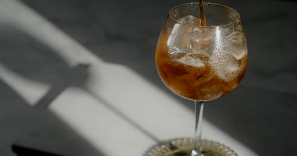 Cola is poured to the cocktail glass full of ice cubes in slow motion, cocktail with cola, 4k 120fps Prores HQ — Stockvideo