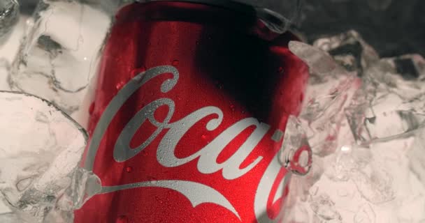 VARSOVIA, POLONIA - 12 DE SEPTIEMBRE DE 2021: Vídeo del clásico de Coca-Cola en el hielo a, 4k Prores HQ — Vídeos de Stock