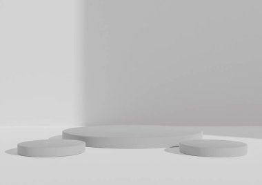 Üç podyum ya da stantlı 3 boyutlu ürün sunumu. Sade, minimal beyaz ve gri kompozisyon. Pencere ışığı sağ taraftan geliyor. Kozmetik ürünler için iyi