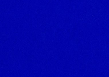 Pürüzsüz, koyu lacivert kağıt desenli arkaplan taramasının ultra HD büyük resmi. Kağıt materyalleri için ince fiber desenli, sunum için duvar kağıdı için metin alanı ile fotokopi alanı oluşturulmuş.