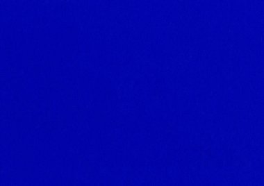 Pürüzsüz, koyu lacivert kağıt desenli arkaplan taramasının ultra HD büyük resmi. Kağıt materyalleri için ince fiber desenli, sunum için duvar kağıdı için metin alanı ile fotokopi alanı oluşturulmuş.