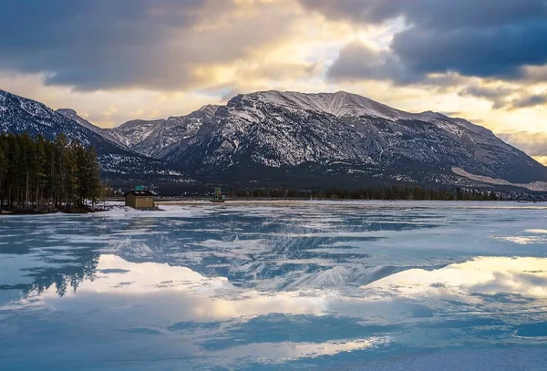Reflexiones Amanecer Lago Montaña —  Fotos de Stock