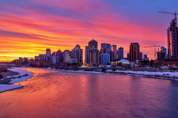 Colourful Sunrise Calgary Skyline River — Stock Photo, Image