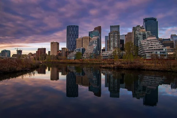 Downtown Calgary Skyline Reflecting Sunrise — Stock Photo, Image