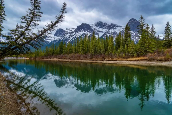 Panoramic View Canmore Mountains River Moody Day — Stok fotoğraf