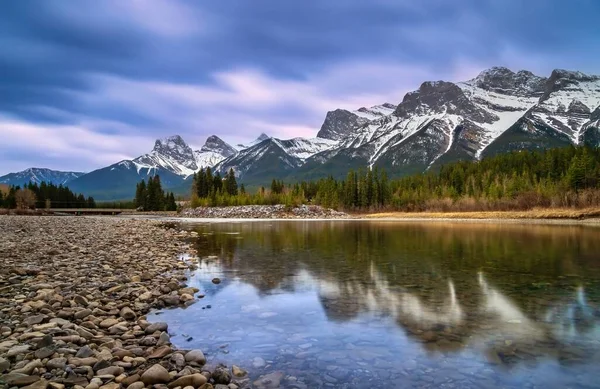 Reflexões Montanha Longa Exposição Canmore — Fotografia de Stock