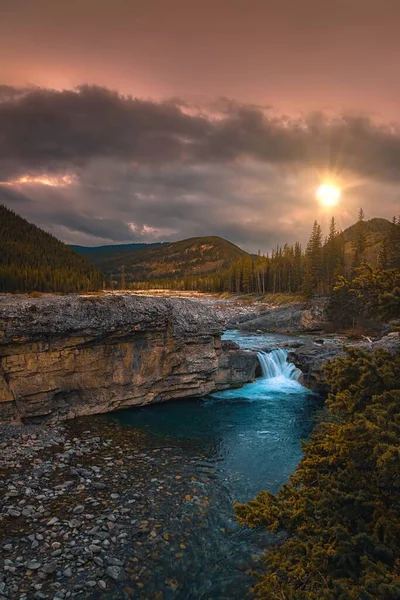 Bright Sunny Sky Glowing Elbow Falls Summertime — Stockfoto