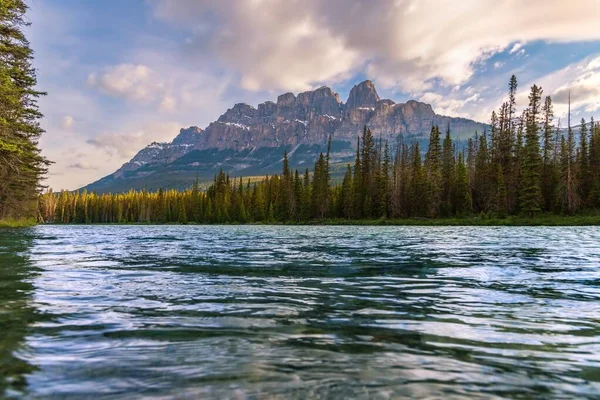 River Flowing Castle Mountain Summer Morning Banff — Fotografia de Stock