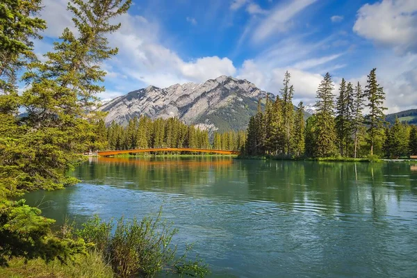 Hegyi Táj Banff Bow Folyó Mellett — Stock Fotó