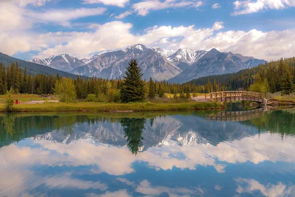 Mountains Reflecting Cascade Ponds — Stock Fotó