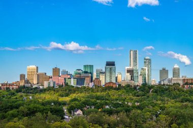 Şehir merkezindeki Mavi Gökyüzü Edmonton Skyline