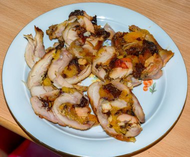 Yeni yıl sofrasında şenlik yemekleri. Türkiye kuru erikle yuvarlanıyor. 