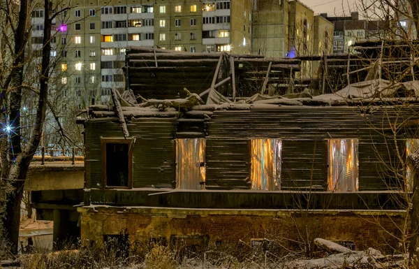 Slavyanskaya St.; 1; Ust-Slavyanka bölgesi; Saint Petersburg; Rusya. 29 Ocak 2021. Şair Slepulkin 'in evinin kalıntıları. FN Sleimpkin 'in hanı kültürel mirasın bir nesnesi. 1820-1830 'larda inşa edilmiş.. 