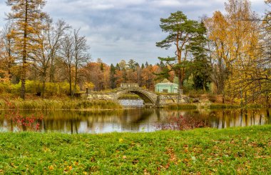 Gatchina 'daki Palace Park, bu şehrin 18. yüzyıla dayanan en önemli ilgi alanlarından biri. Bölgesi 143 hektardan fazladır ve görkemli imparatorluk bahçesi şehrin merkezinde yer almaktadır.. 