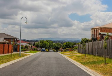 Menindee Terrace, Narre Warren South, Victoria, Avustralya. 20 Ocak 2014. Melbourne Banliyölerinde yaz yürüyüşü, Narre Warren South. 