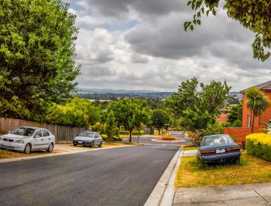 Menindee Terrace, Narre Warren South, Victoria, Avustralya. 20 Ocak 2014. Melbourne Banliyölerinde yaz yürüyüşü, Narre Warren South. 