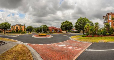 Menindee Terrace, Narre Warren South, Victoria, Avustralya. 20 Ocak 2014. Melbourne Banliyölerinde yaz yürüyüşü, Narre Warren South. 