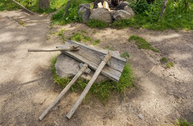 Sula köyü, 14, Stolbtsovsky bölgesi, Minsk bölgesi, Belarus. 9 Ağustos 2019. Eski bir adamın sitesi. Neolitik çağ. Belarus nehirlerinin taşkın ovalarında antik insanların yerleşim yerleri. 