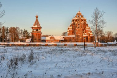 Leningrad bölgesindeki Nevsky orman parkında bulunan Katedral. 16 Aralık 2012. 