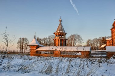 Leningrad bölgesindeki Nevsky orman parkında bulunan Katedral. 16 Aralık 2012. 