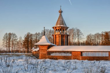 Leningrad bölgesindeki Nevsky orman parkında bulunan Katedral. 16 Aralık 2012. 