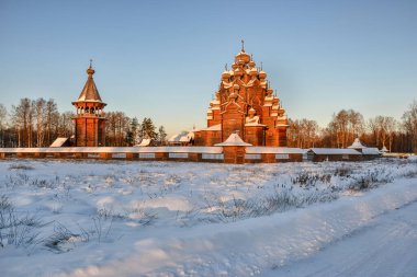 Leningrad bölgesindeki Nevsky orman parkında bulunan Katedral. 16 Aralık 2012. 