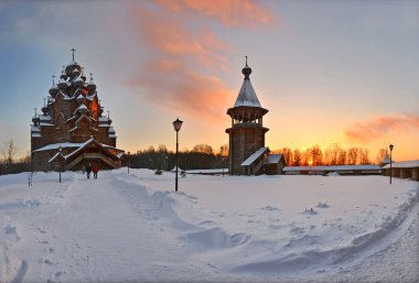 Leningrad bölgesindeki Nevsky orman parkında bulunan Katedral. 16 Aralık 2012. 