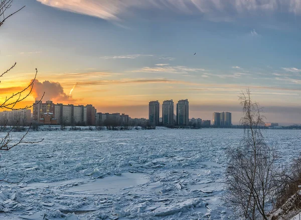 Utsikt Över Bostadshus Stadsdelen Rybatskoye Sankt Petersburg Från Floden Nevas — Stockfoto