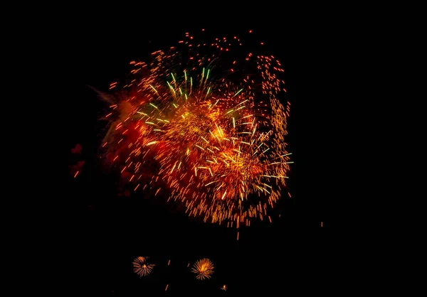 勝利の日を記念して夜空に花火 — ストック写真