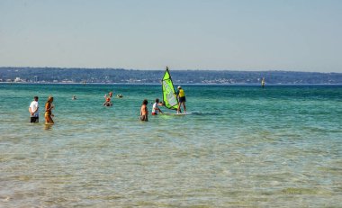 Avustralya 'da Pasifik Okyanusu' nda sakin Chelsea 'de plajda, Victoria. 