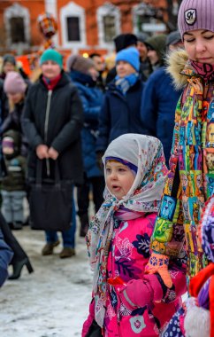 Tavşan Adası. Aziz Petersburg. - Rusya. 03/01/2020. St. Petersburg 'daki Peter ve Paul Kalesi' nde Maslenitsa 'yı kutluyoruz..