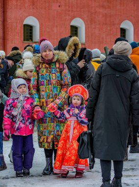 Tavşan Adası. Aziz Petersburg. - Rusya. 03/01/2020. St. Petersburg 'daki Peter ve Paul Kalesi' nde Maslenitsa 'yı kutluyoruz..