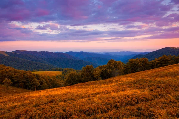 Spektakularne Letnie Krajobrazy Niesamowity Zachód Słońca Piękne Tło Natury Górach — Zdjęcie stockowe